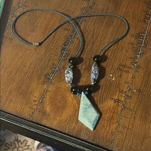 Green Stone Pendant Necklace 825